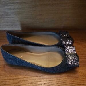 Kate Spade Gray with Silver Bow Flats Size 7.5